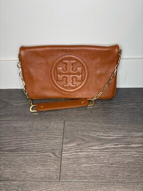 Tory Burch Bombe Reva Fold-over Leather Handbag in Cognac